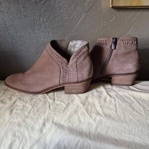 Vince Camuto Ankle Boots. Size 8 1/2.
